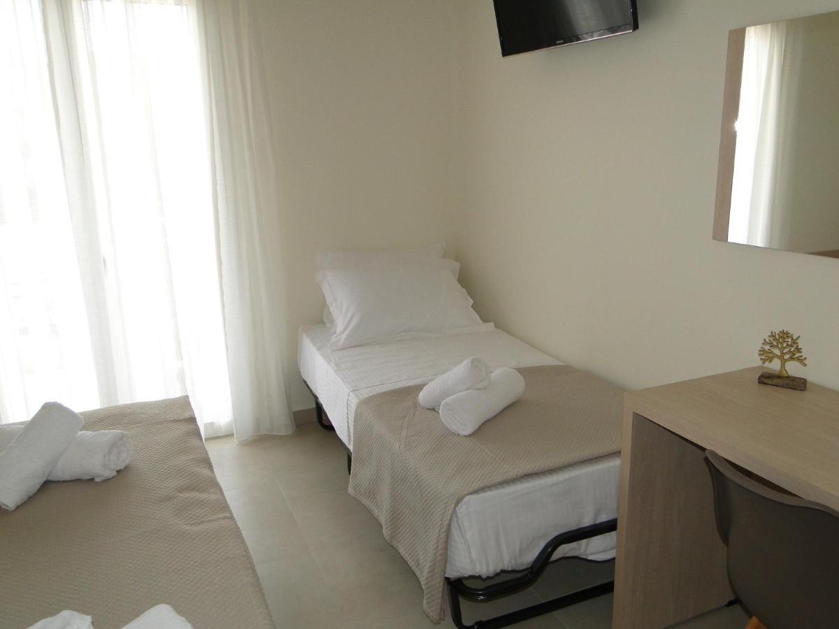 Chrysanthe'S Apartments No2 Poros Town Exterior photo